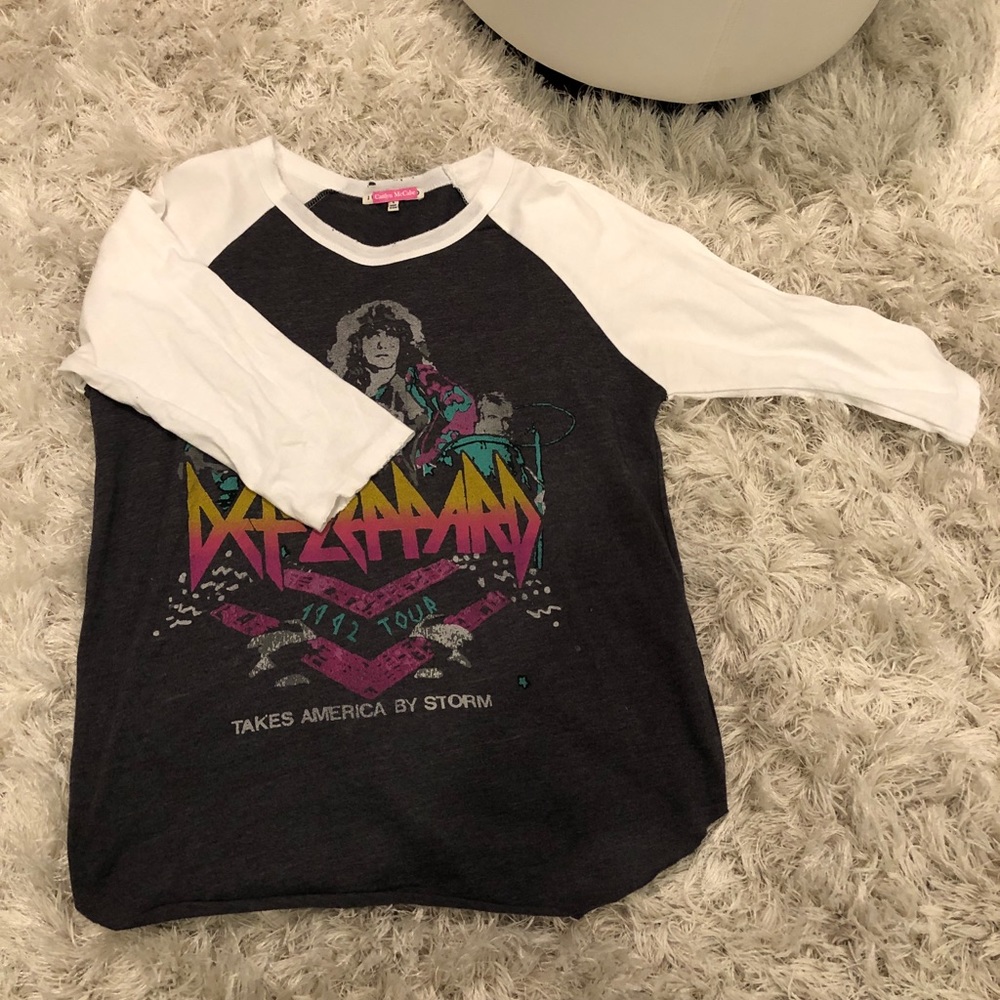 Long sleeve graphic